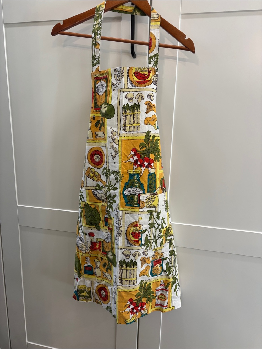 Vintage Style Kitchen Apron in Yellow